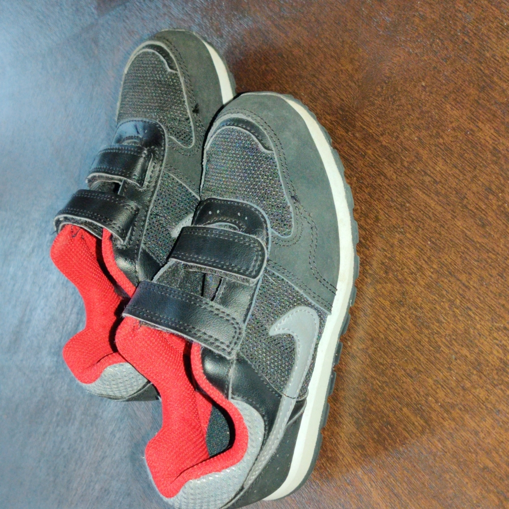 Boys 10c toddler Nike athletic shoes
